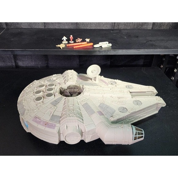 A collection of Star Wars action figures and model spacecraft to include 1995 Lewis Galoob Toys Mill